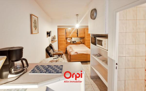 Maison à vendre    2 pièces •  Néris-les-Bains