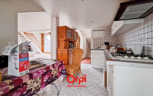 Maison à vendre    2 pièces •  Néris-les-Bains