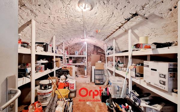 Maison à vendre    2 pièces •  Néris-les-Bains