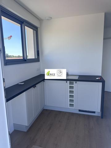 LOCAL BUREAU EN ETAGE