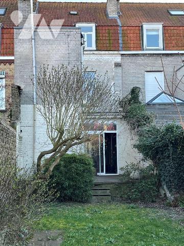 Maison à vendre à Dunkerque (59240) en Nord (59)

Maison Malouine avec cachet proposant une s...