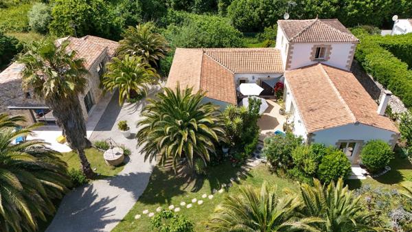 Vente Maison de luxe Le Château-d'Oléron 11 Pièces 228 m²