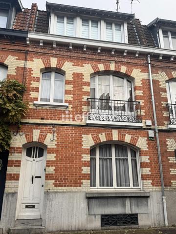 Maison
         6 pièces
        - 112 m² 430 000 € *
