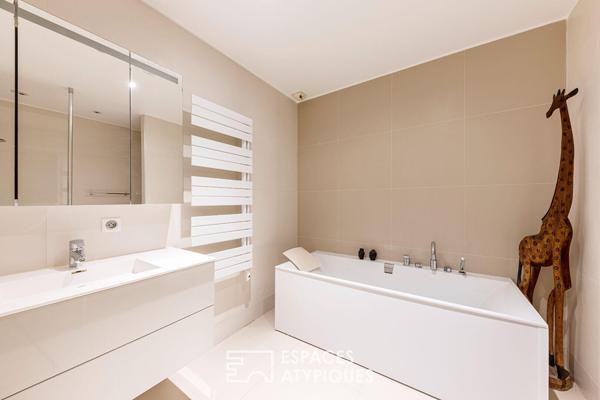 Maison contemporaine avec vue sur la Seine et piscine intérieure