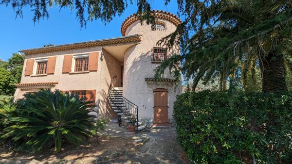 Maison à vendre    9 pièces • 192 m2 Six-Fours-les-Plages