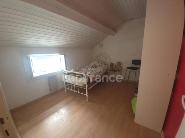 Maison de ville idéalement située au cœur de l'hypercentre avec extérieur et dépendance