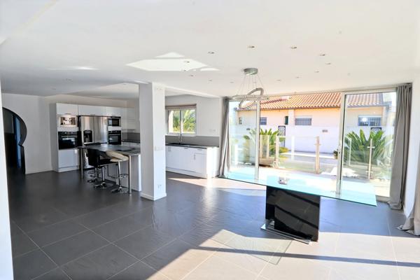 MAUGUIO proche intermarché Villa 149 m² sur terrain de 478m² - Piscine