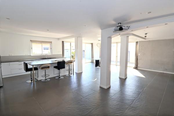 MAUGUIO proche intermarché Villa 149 m² sur terrain de 478m² - Piscine