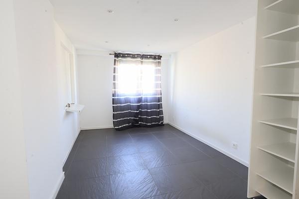 MAUGUIO proche intermarché Villa 149 m² sur terrain de 478m² - Piscine