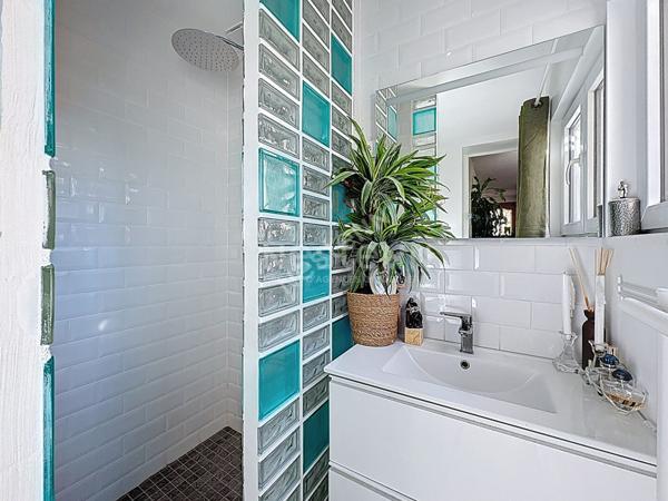 LE GRAU DU ROI - VILLA P5 EN BON ÉTAT AVEC JARDIN - SECTEUR RIVE GAUCHE