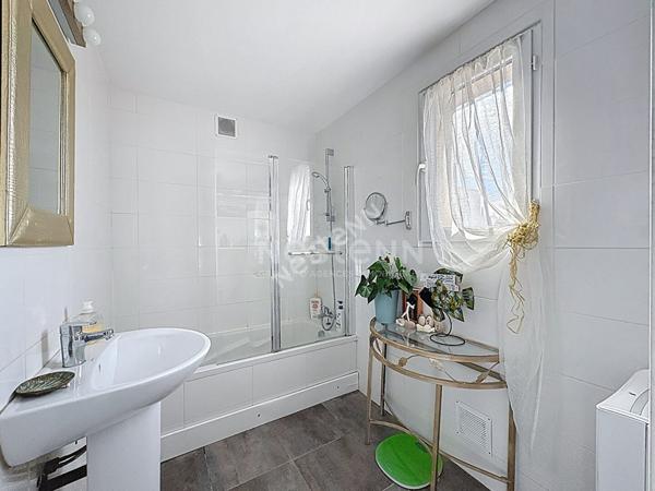 LE GRAU DU ROI - VILLA P5 EN BON ÉTAT AVEC JARDIN - SECTEUR RIVE GAUCHE