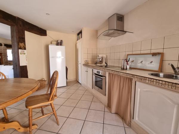 Maison de village atypique avec garage et extérieur