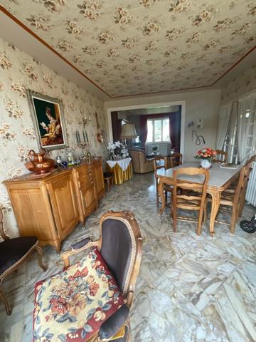 Maison individuelle, 2 chambres, jardin et garage.