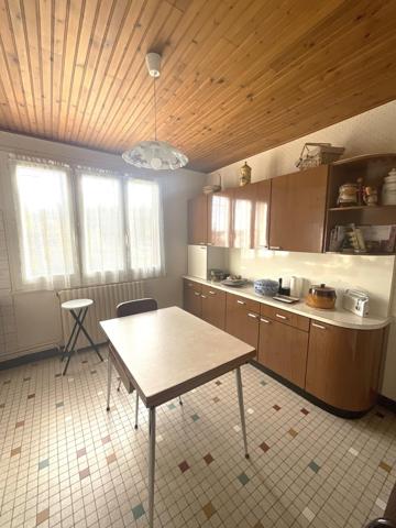 Maison individuelle, 2 chambres, jardin et garage.