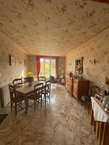 Maison individuelle, 2 chambres, jardin et garage.