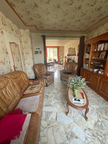 Maison individuelle, 2 chambres, jardin et garage.