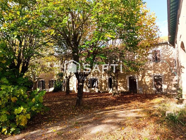 Ensemble immobilier, deux maisons plus divers bâtiments