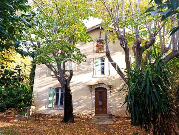 Ensemble immobilier, deux maisons plus divers bâtiments