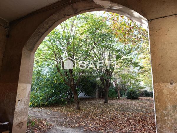 Ensemble immobilier, deux maisons plus divers bâtiments