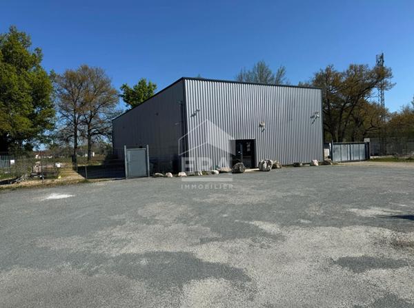 Local commercial 298 m2 + parking