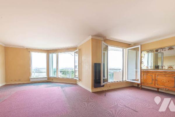 COURBEVOIE - FRONT DE SEINE - FACE ILE DE LA JATTE - APPARTEMENT 4 PIECES AVEC TERRASSE .