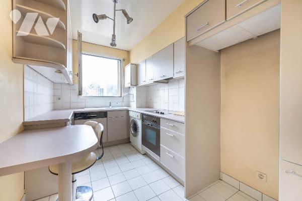 COURBEVOIE - FRONT DE SEINE - FACE ILE DE LA JATTE - APPARTEMENT 4 PIECES AVEC TERRASSE .