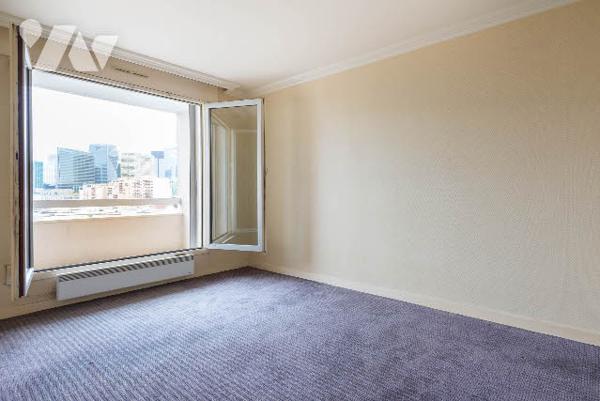 COURBEVOIE - FRONT DE SEINE - FACE ILE DE LA JATTE - APPARTEMENT 4 PIECES AVEC TERRASSE .