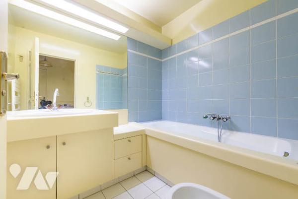 COURBEVOIE - FRONT DE SEINE - FACE ILE DE LA JATTE - APPARTEMENT 4 PIECES AVEC TERRASSE .