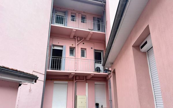 Immeuble à vendre    12 pièces • 250 m2 Tarbes