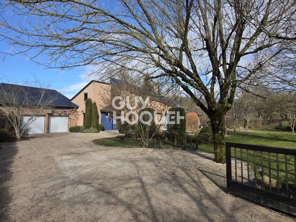 Maison familiale T6 197 m2 avec superbe jardin paysager à Agen-d’Aveyron – Proche Rodez