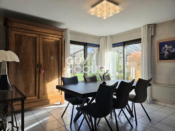 Maison familiale T6 197 m2 avec superbe jardin paysager à Agen-d’Aveyron – Proche Rodez