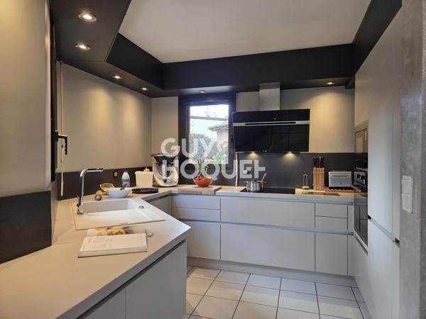 Maison familiale T6 197 m2 avec superbe jardin paysager à Agen-d’Aveyron – Proche Rodez