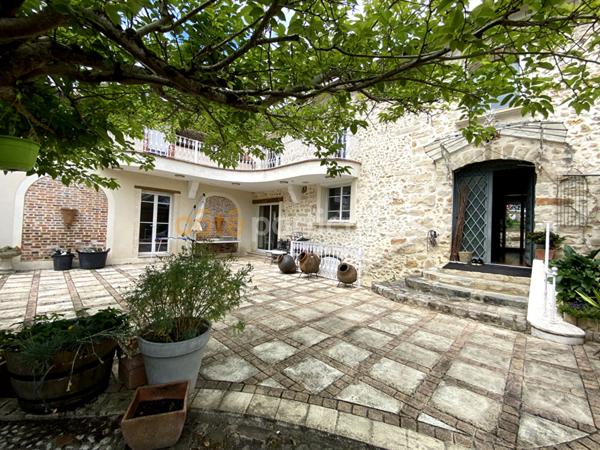 Vente
                Maison290 m² - 11 Pièces -
                    BRUYERES LE CHATEL (91680)