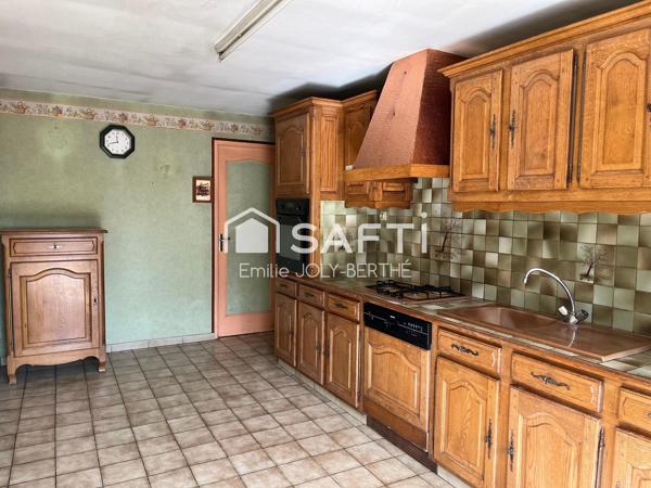 MAISON DE VILLAGE 108 M² - SPECIAL INVESTISSEUR - SECTEUR NEUILLY LE VENDIN / 53250