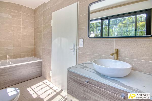 "La Celle Saint-Cloud" Exceptionnelle maison "Le Corbusier" de 5 pîèces de 190m² dans un écrin de verdure ! Loyer 4 650 €/mois **  - Référence  28185