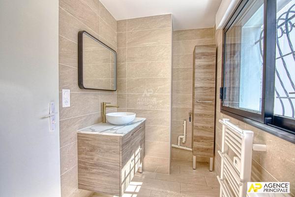 "La Celle Saint-Cloud" Exceptionnelle maison "Le Corbusier" de 5 pîèces de 190m² dans un écrin de verdure ! Loyer 4 650 €/mois **  - Référence  28185