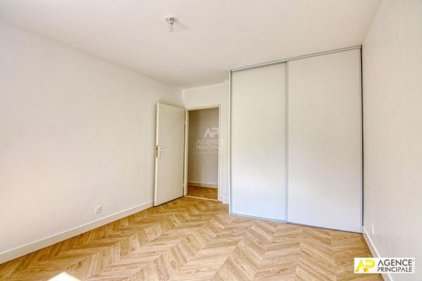 "La Celle Saint-Cloud" Exceptionnelle maison "Le Corbusier" de 5 pîèces de 190m² dans un écrin de verdure ! Loyer 4 650 €/mois **  - Référence  28185