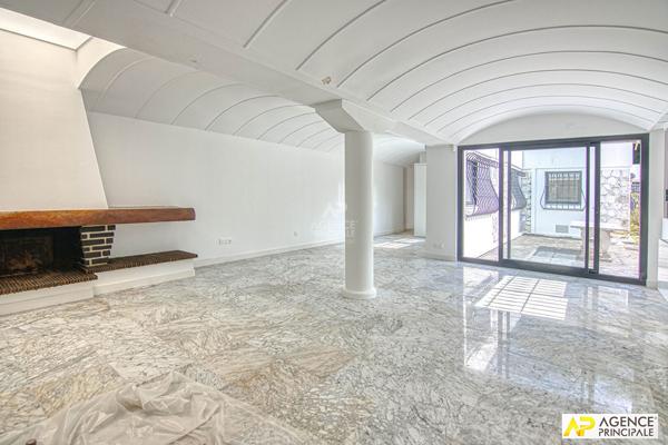 "La Celle Saint-Cloud" Exceptionnelle maison "Le Corbusier" de 5 pîèces de 190m² dans un écrin de verdure ! Loyer 4 650 €/mois **  - Référence  28185