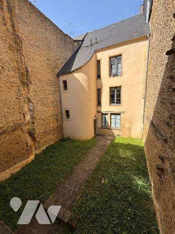 Spécial investisseur, appartement entièrement rénové situé au 1er étage en hyper centre de Seda...