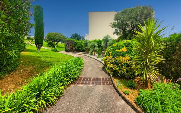 Appartement à vendre    2 pièces •  Antibes