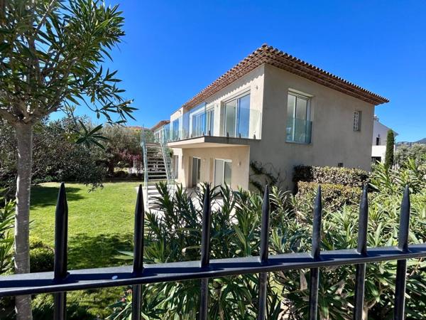 Maison à CAVALAIRE-SUR-MER, 83240 - 6 pièces 168m²
