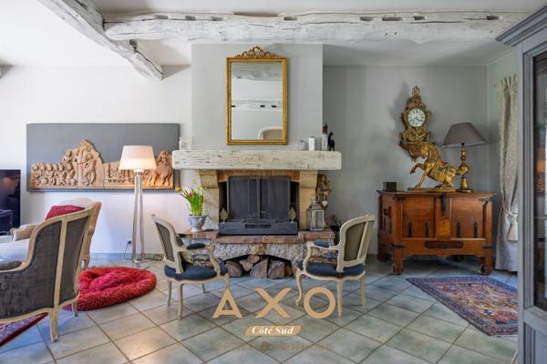MEYRARGUES - MAISON - DEPENDANCE - TERRAIN 4 250 M2 -  PISCINE - GARAGES - 1 079 000€