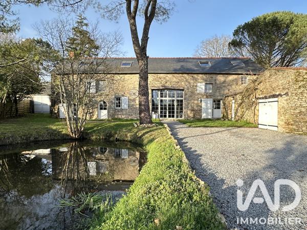 Maison à vendre 10 pièces 256 m² Saint-Étienne-de-Montluc