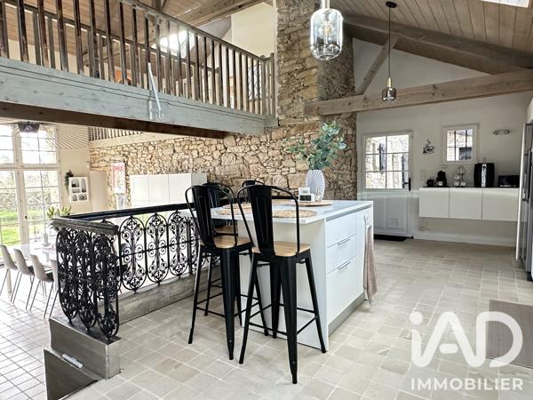 Maison à vendre 10 pièces 256 m² Saint-Étienne-de-Montluc