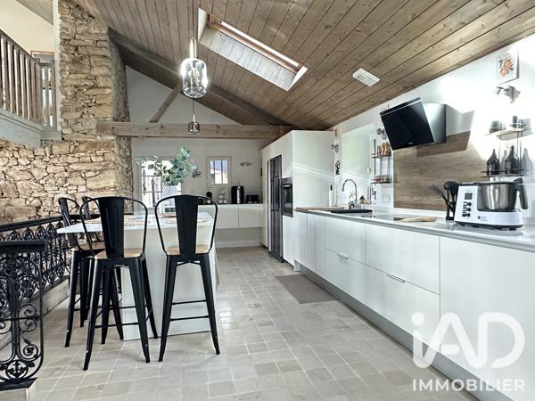 Maison à vendre 10 pièces 256 m² Saint-Étienne-de-Montluc