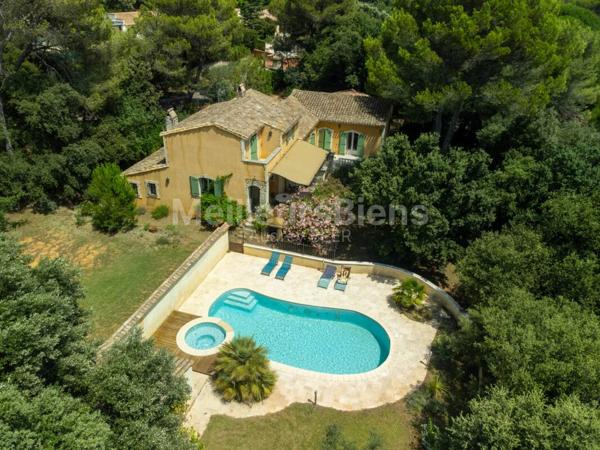 Superbe Villa de 200 m² dans la pinède