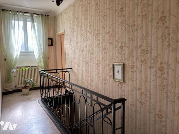 NANTES – BOURDONNIÈRES Nantaise non mitoyenne d'environ 111,50 m² habitables sur terrain de 406 m²