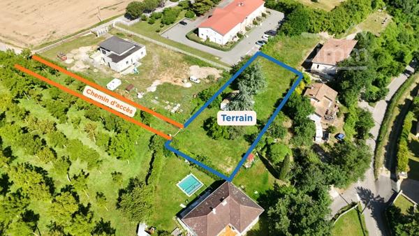 Venez découvrir ce terrain constructible, idéalement situé dans un hameau de Chanas.