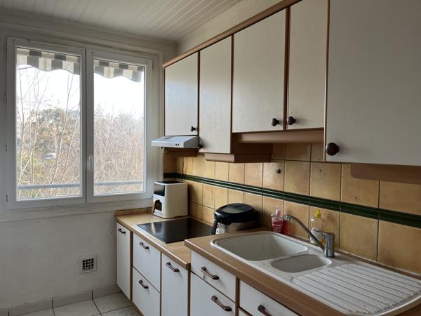 Lyon (69008) LYON 8 - BATAILLE, T3 LUMINEUX AVEC CAVE ET PARKING SECURISE