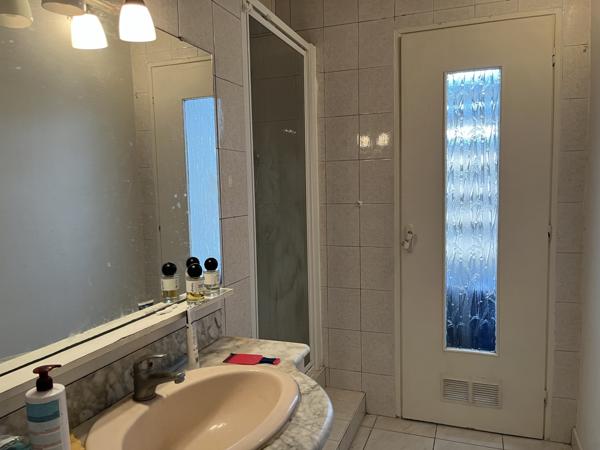 Lyon (69008) LYON 8 - BATAILLE, T3 LUMINEUX AVEC CAVE ET PARKING SECURISE